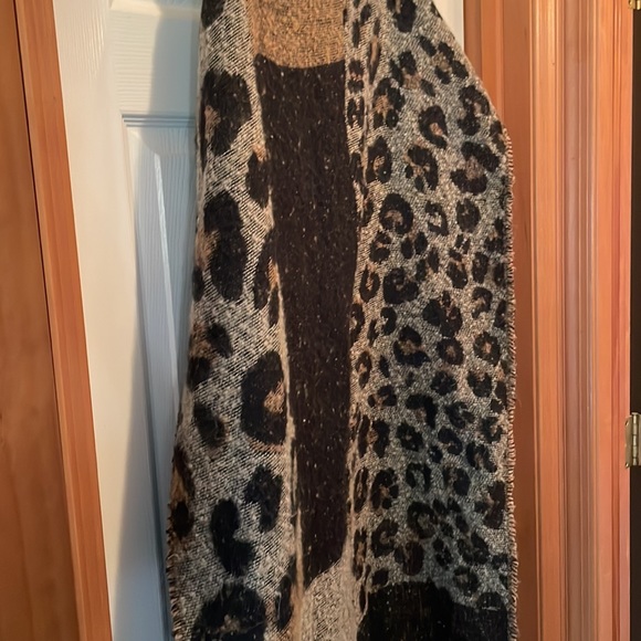 Tjmax wrap around scarf or wrap, lrg - Picture 8 of 8